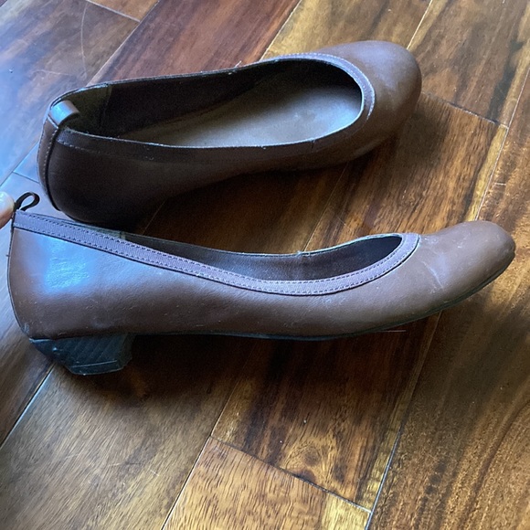 Small Heel Brown Shoes - Picture 4 of 4